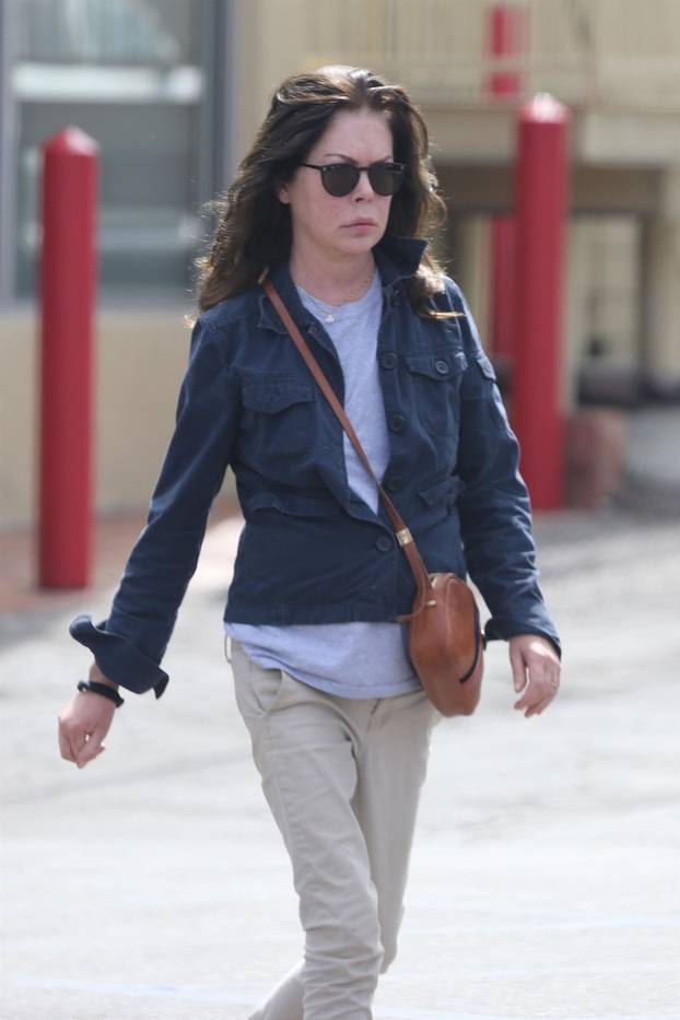 *EXCLUSIVE* Lara Flynn Boyle does some shopping at Walgreens