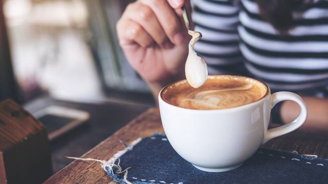 Ispijanje tri kave s kofeinom na dan je dobro za elastičnost jetre