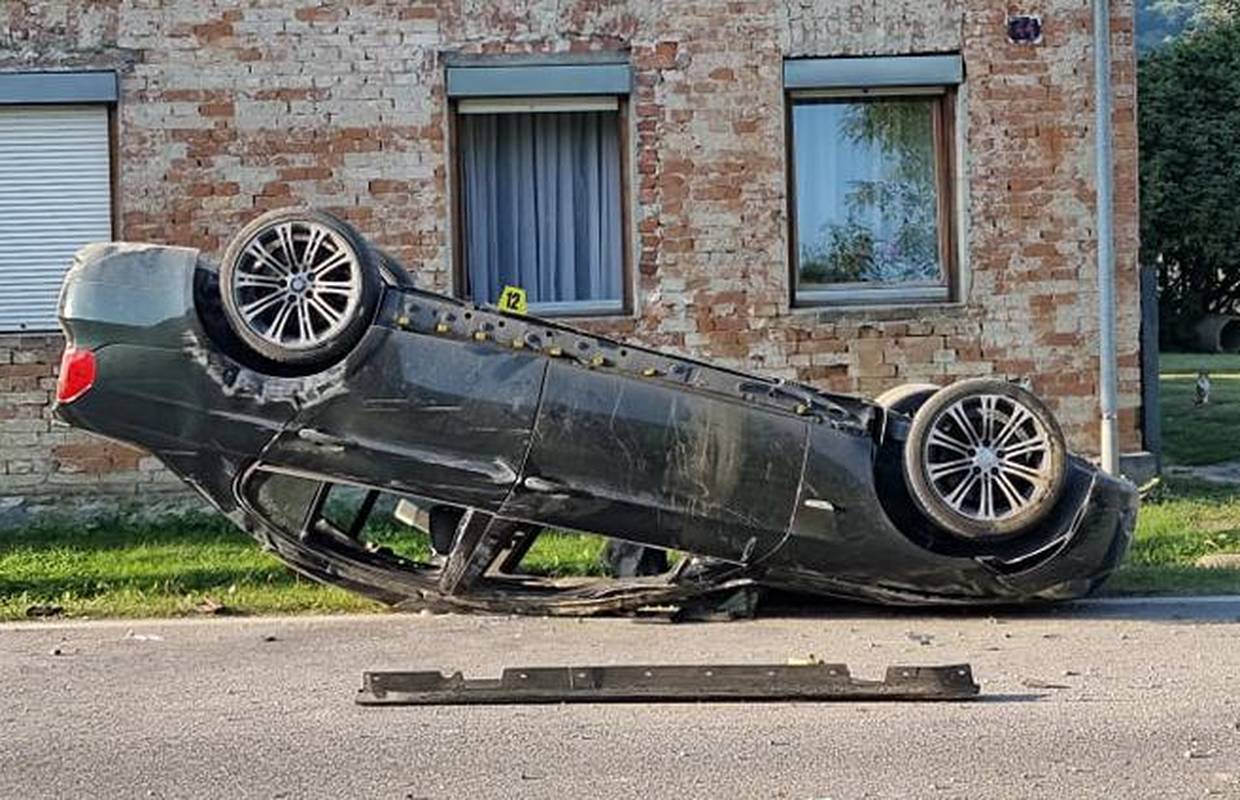 BMW kod Pleternice završio na krovu: 'Cijelo selo se probudilo, čulo se kao da je bomba pala'