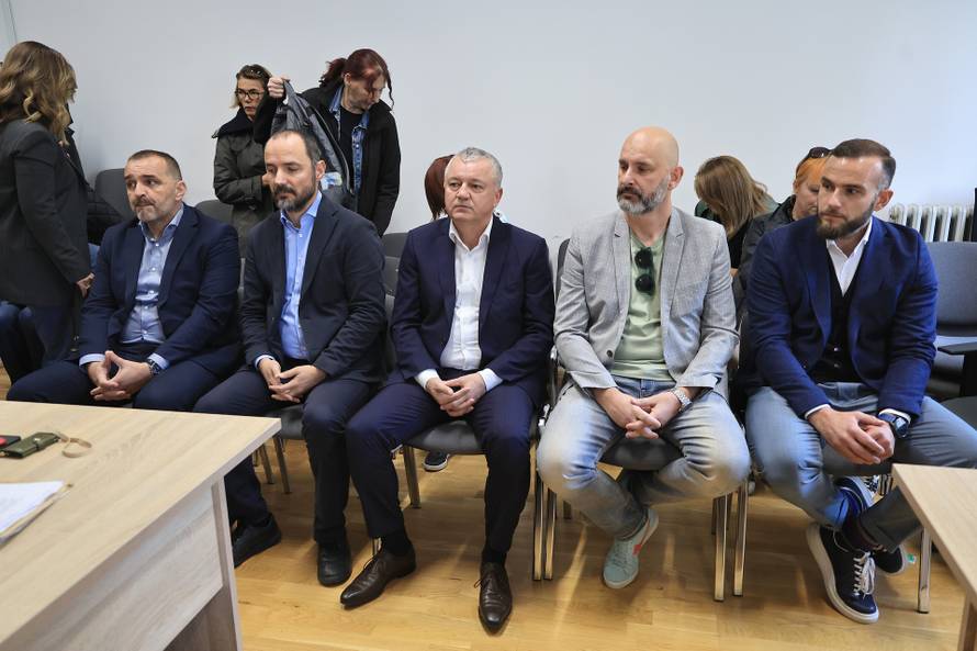 Zagreb: Početak sudjenja u aferi Po babi i stričevima