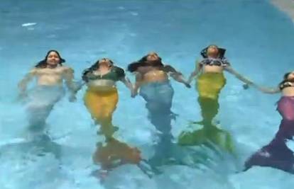 Škola za sirene: Djevojke uče kako pravilno plivati s repom
