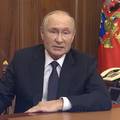 Putin se tijekom obraćanja objema rukama držao za stol: Je li mu se pogoršalo zdravlje?