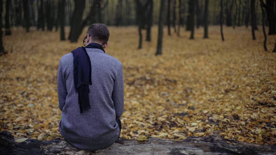 9 znakova da ste usamljeni i trebate se zabrinuti radi njih