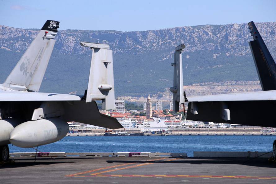 Posjetili smo američki nosač zrakoplova USS Gerald R. Ford koji je u jutarnjim satima stigao u Split