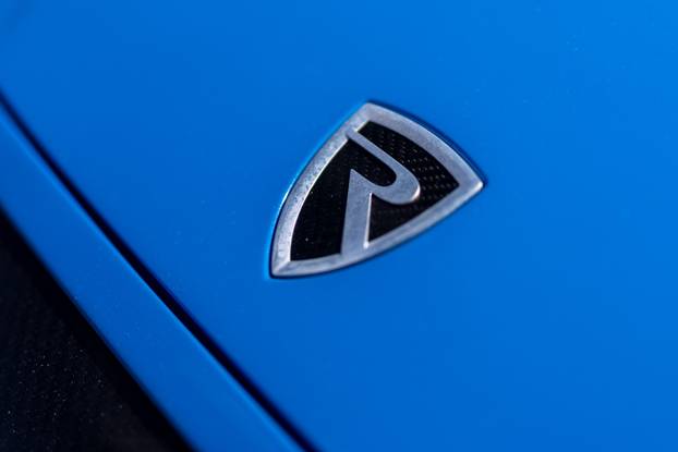 Rimac Nevere parkirane ispred Rimac kampusa u Kerestincu povodom Trilblazers Toura