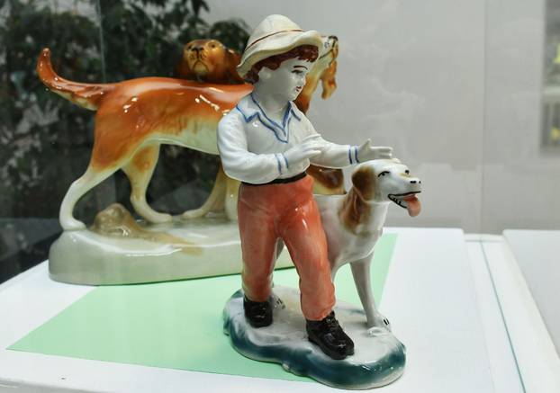 Krhka ljepota porculana: Divni komadi na izložbi u Sl. Brodu