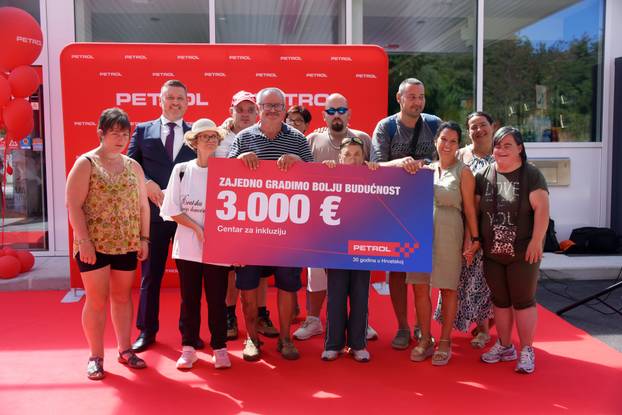 24SATA Pore&ccaron;: 600-ta Petrolova benzinska crpka