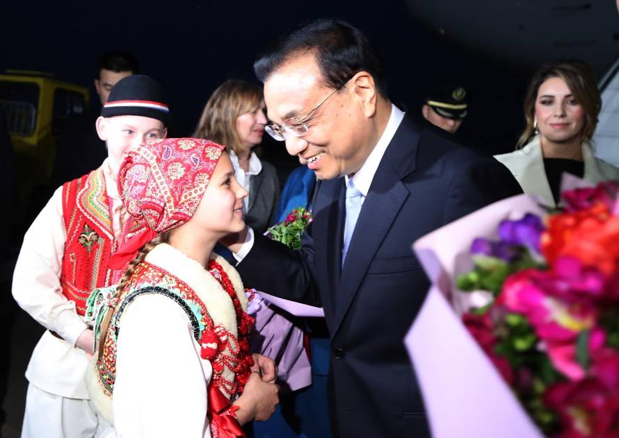 Plenković na dar dobio loptu, a on poklonio bicikl Mate Rimca