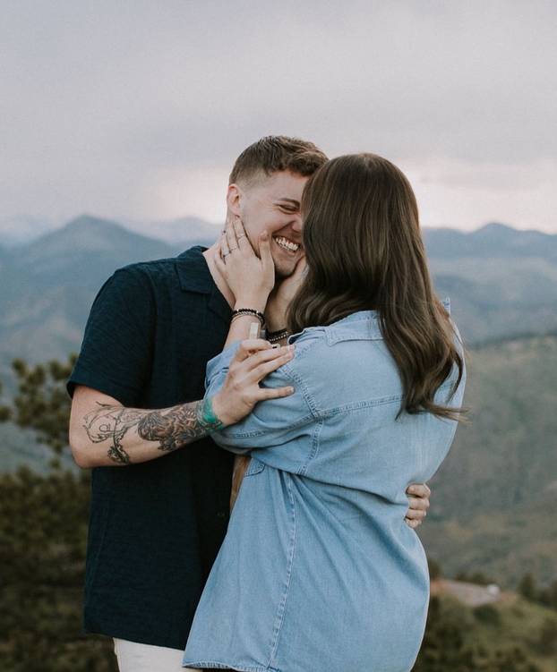 FOTO Sve više žena se udaje za gay muškarce zbog financijske i emocionalne podrške...