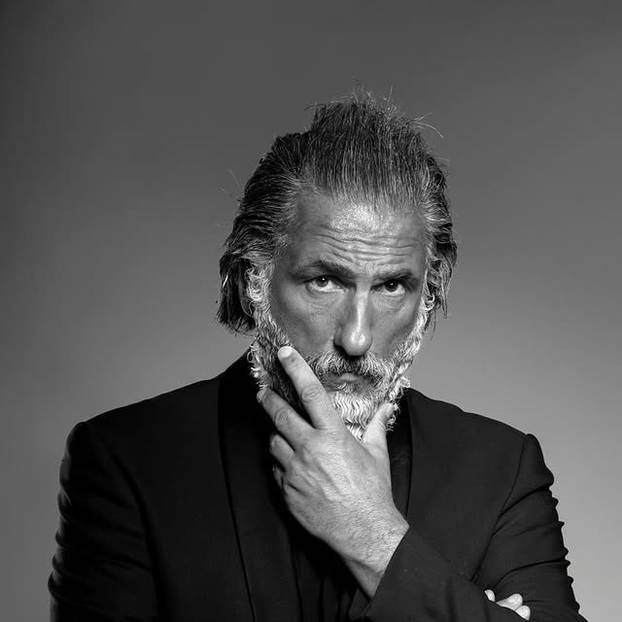 FOTO Zove se Zeus i izgleda kao bog: Ovaj muškarac je trenutno najpoželjniji na internetu!