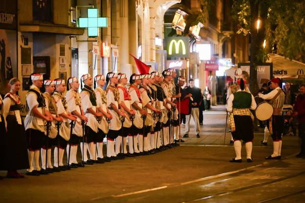 Zagreb: Tradicionalni plesovi s mačevima koji se stoljećima prenose na otoku Korčuli
