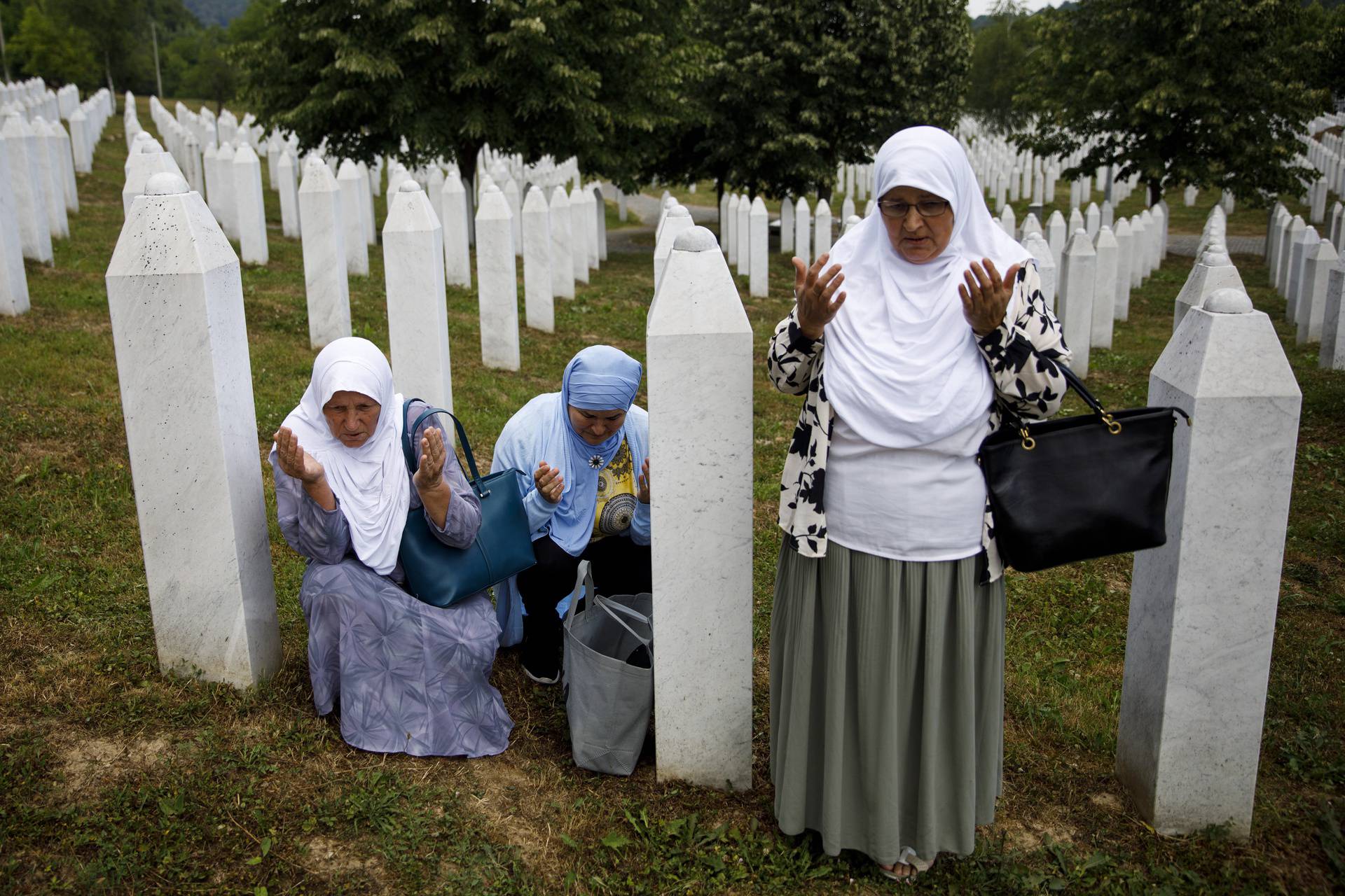 Ispratili posmrtne ostatke 19 žrtava genocida, Dodik odbio sudjelovati, pozvao na bojkot