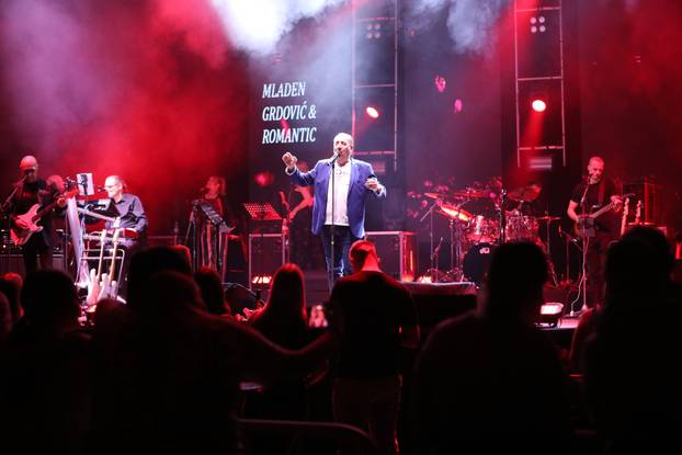 Split: Mladen Grdović raspjevao publiku na koncertu na Gripama