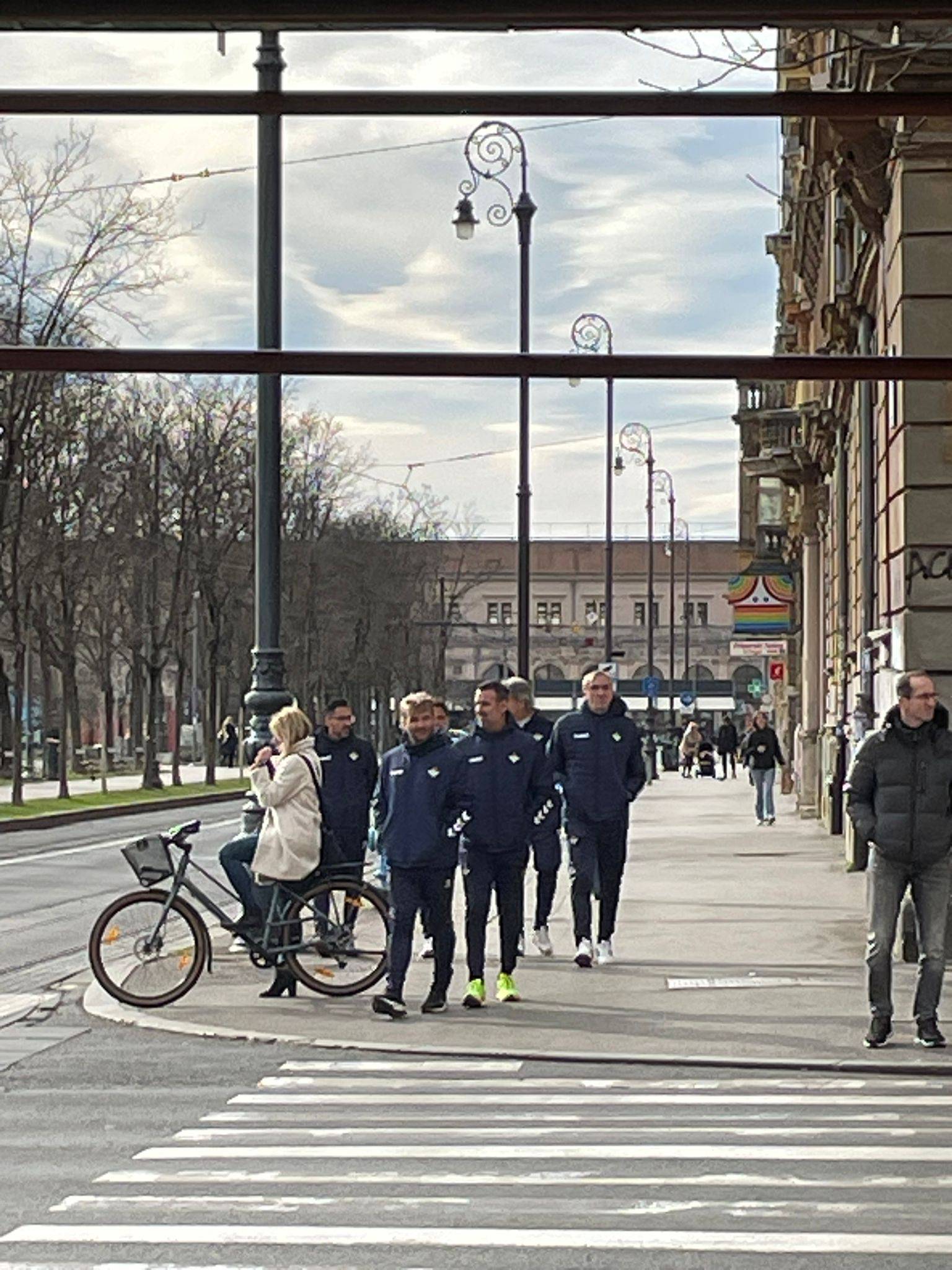 Betisovci šarmiraju po Zagrebu. Pogledajte ih u šetnji: 'Nešto su dobacili curi, nasmijala im se'