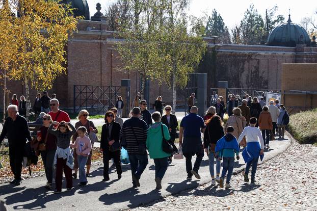 Zagreb: Svi sveti groblja poznatih osoba
