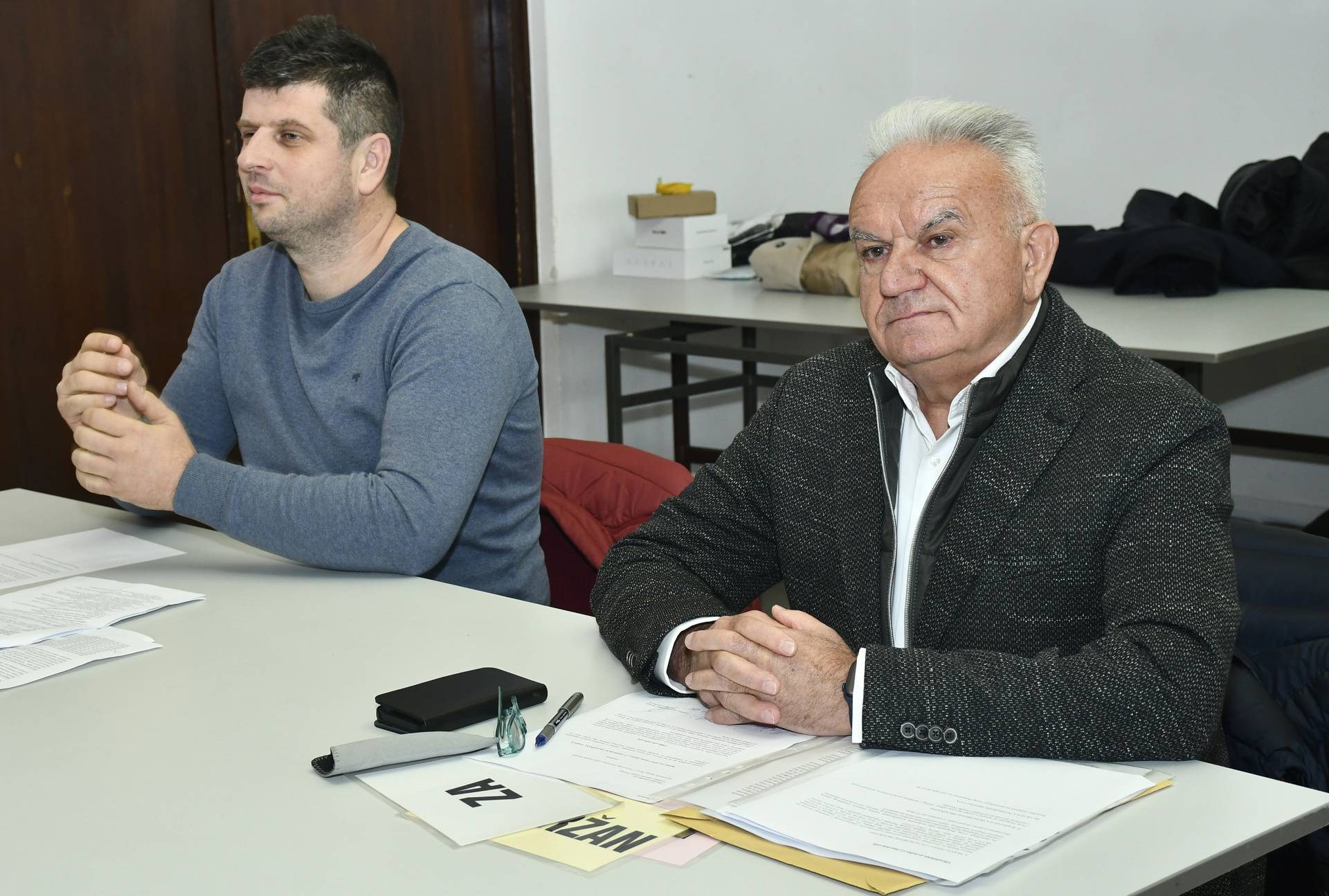 Petrinja: USKOK prikuplja dokumentaciju u gradskom poglavarstvu o Dumboviću, a on ponovno aktivirao mandat
