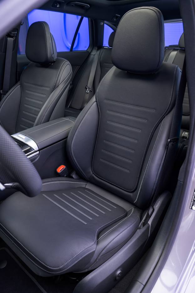 Vertraute Stärke auf einem neuen Niveau: Die neue Mercedes-Benz C Klasse bleibt sich treu – und wächst über sich hinausThe new Mercedes-Benz C-Class: Refined strength. Trusted continuity.