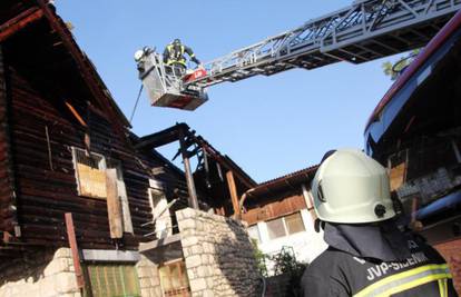 Vatrogasci spasili restoran Dubravku i šumu Šubićevac