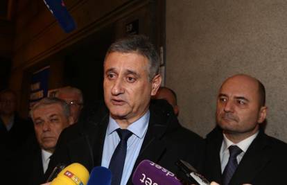 Karamarko:  Trgovina foteljama i ultimatumi ne dolaze u obzir!