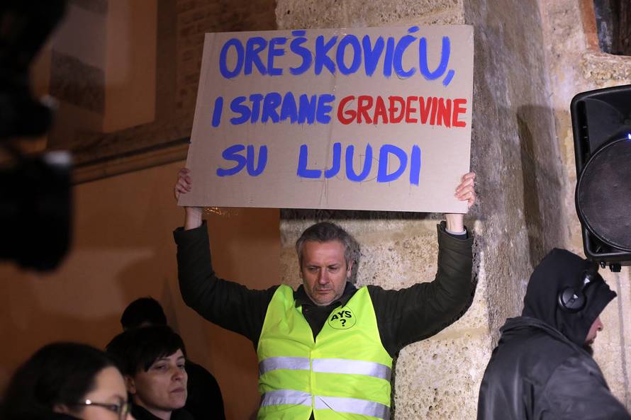 Stotine na Markovu trgu protiv zatvaranja rute za izbjeglice