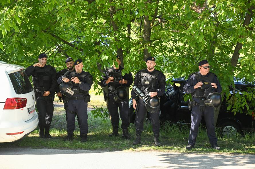 Zagreb: Na nasipu kod Mosta slobode održavaju se Trnjanski kresovi
