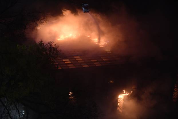 Zagreb: Pozar u Vjesnikovom neboderu