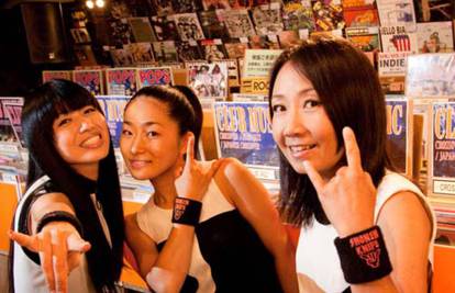 Prije Terraneo reuniona svira bend Shonen Knife u Tvornici 