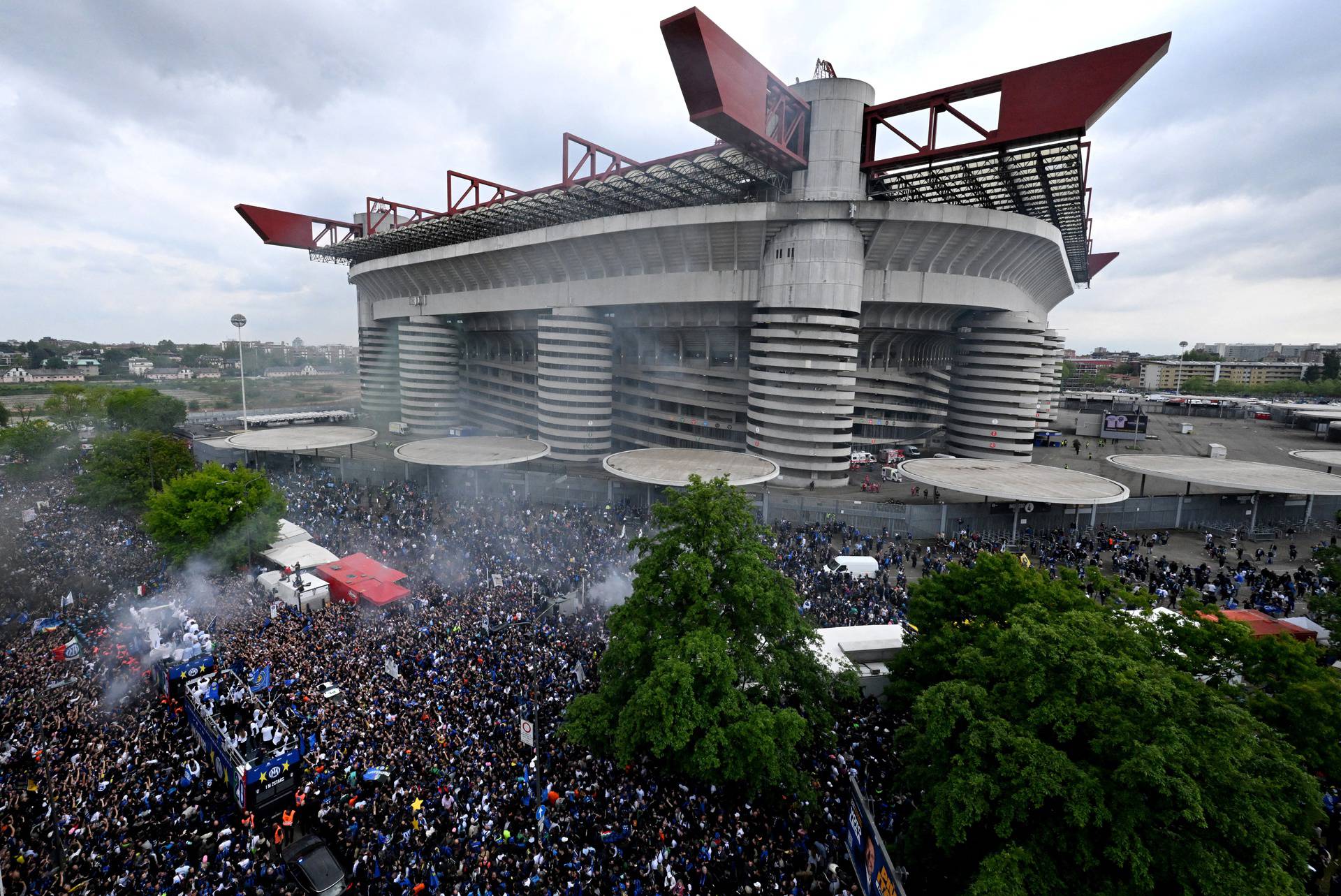 Serie A - Inter Milan celebrate winning Serie A