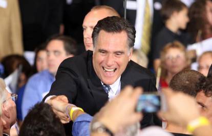 Romney drži prednost pred Obamom, podupire ga  i Bush 