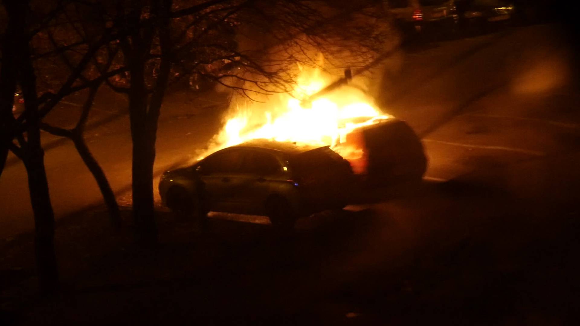 Video: Šefu sigurnosti Dinama izgorio automobil na Vrbanima
