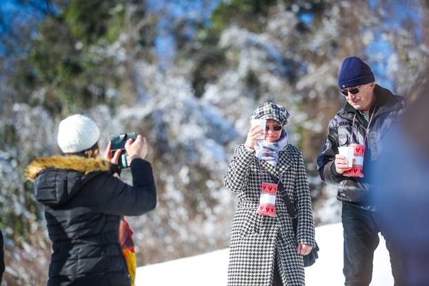 U Kašinskoj Sopnici održana ceremonija kićenja, zalijevanja i rezanja trsa povodom blagdana sv. Vinka