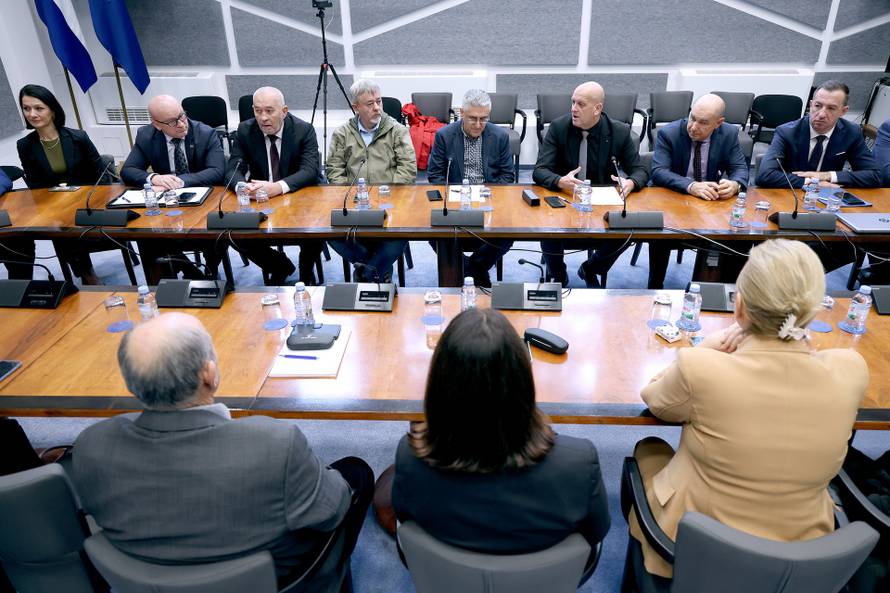 Zagreb: Održan okrugli stol "Vukovar, mjesto posebnog pijeteta - moj izbor i u dobru i u zlu"