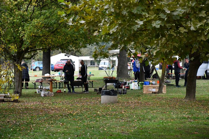 Drama u Slavonskom Brodu: 'Umjesto pečenke, na ražanj smo stavili janjca. I tunu...'
