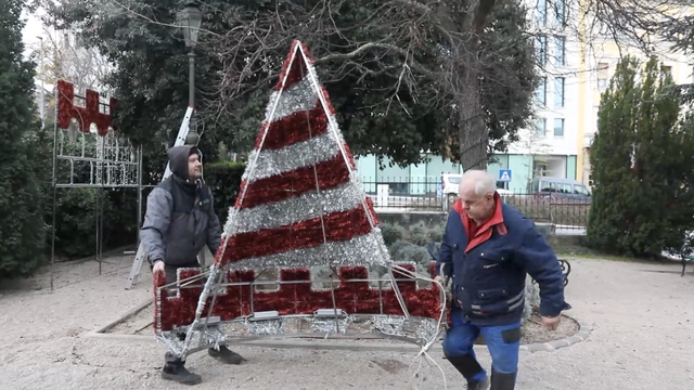 VIDEO Kraj adventske čarolije u Zagrebu i Šibeniku: Radnici su uklonili sve božićne ukrase