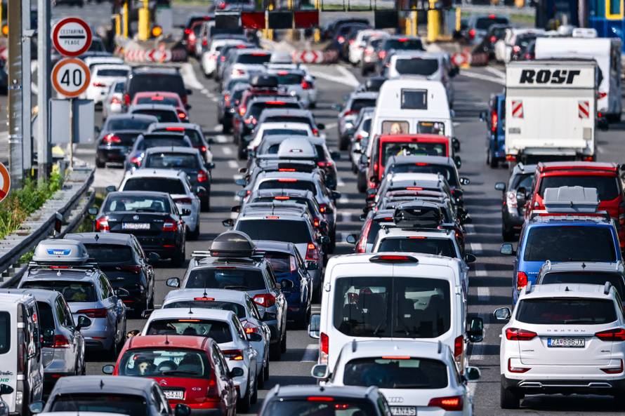 Zagreb: Gužve u prometu u smjeru mora