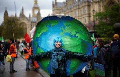 Dan planeta Zemlje: Prosvjedi protiv globalnog zatopljenja ispred britanskog parlamenta