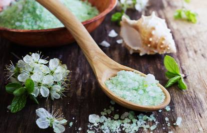 Naučite kako kod kuće napraviti aromatičnu sol - jednostavno je!