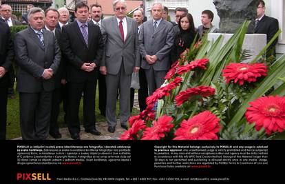Express: Kako je niknulo 300 spomenika u čast Tuđmanu
