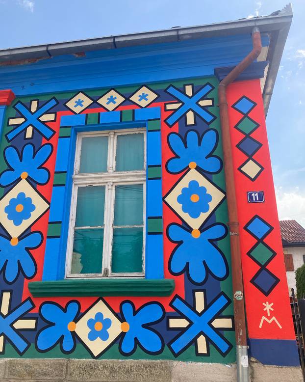 FOTO Grad pretvoren u galeriju: Pogledajte predivne murale na kućama i zgradama u Čačku