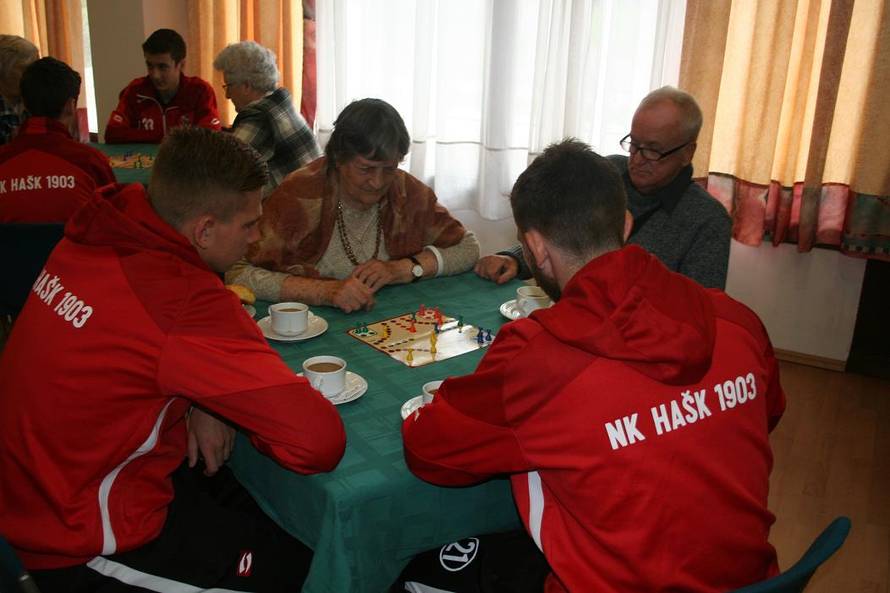 Haškovci donijeli 334 paketa za starije i nemoćne osobe...