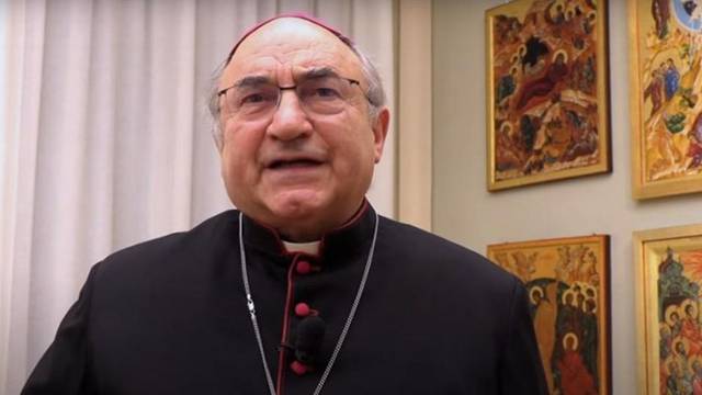Talijanski biskup prespavao ponoćku: 'Najeo sam se, zavalio u naslonjač i slučajno zaspao'