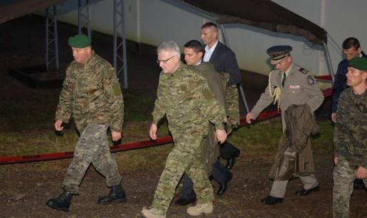 Nakon Tuđmana i Mesića i Josipović obukao uniformu