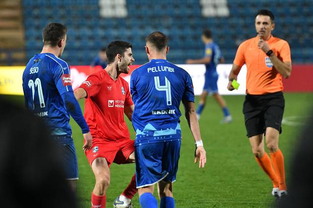 Varaždin: Nakon naguravanja na utakmici Varaždin i Osijek sudac podijelio tri crvena kartona