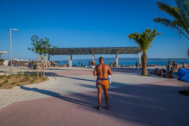 Split: Ljetni ugođaj na novouređenoj plaži Žnjan