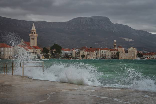 Olujno jugo u Kaštelima