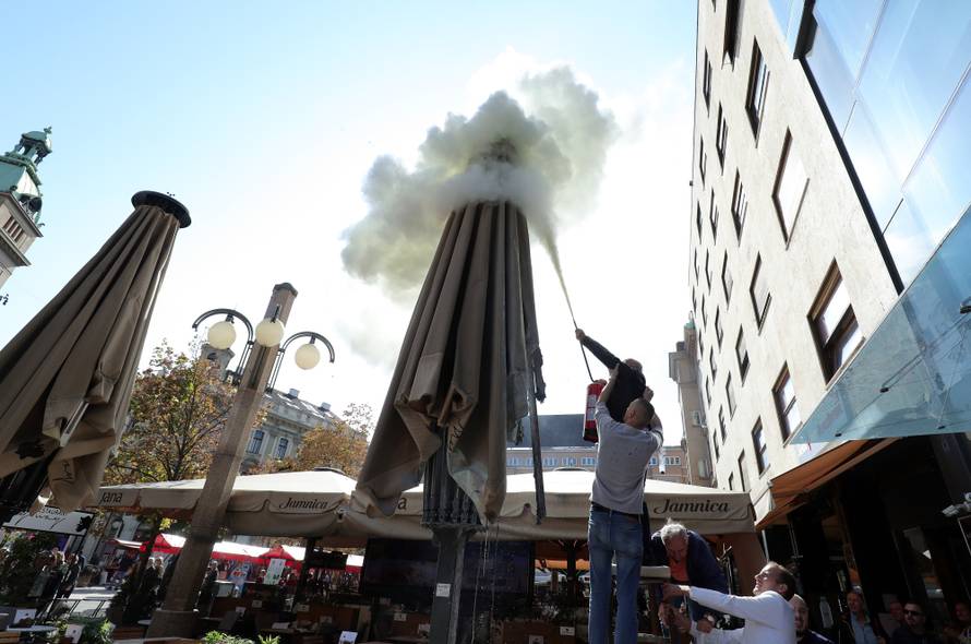Zagreb: Vatreno na Cvjetnom trgu - zapalio se suncobran restorana, nasreÄu nema ozlijeÄenih