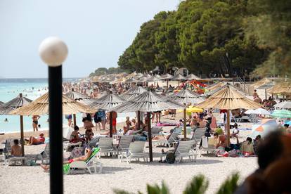 FOTO Puna plaža u Primoštenu