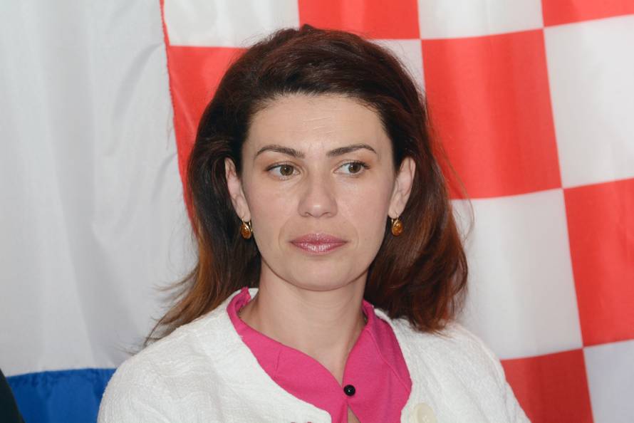 Sisak: Na konferenciji za medije o političkim temama govorili su Pero Ćorić i Vlatka Vukelić