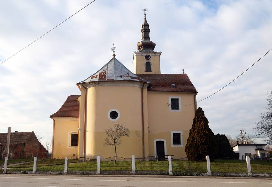 Kakvi ljudi mogu to napraviti?! Mrtvu mačku objesili na vrata