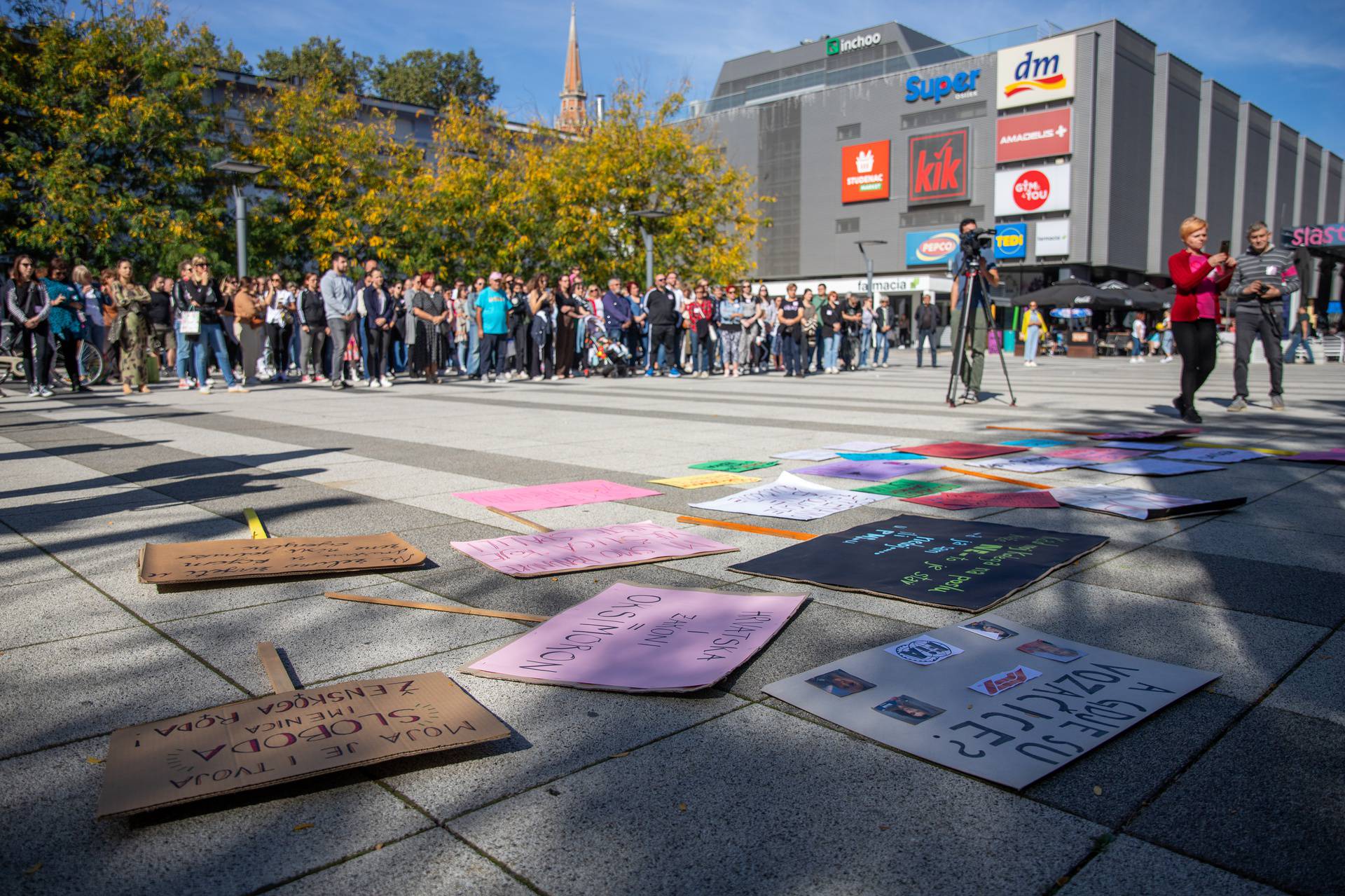 Osijek: Održano mirno okupljanje  povodom ubojstva studentice Miheale Berak